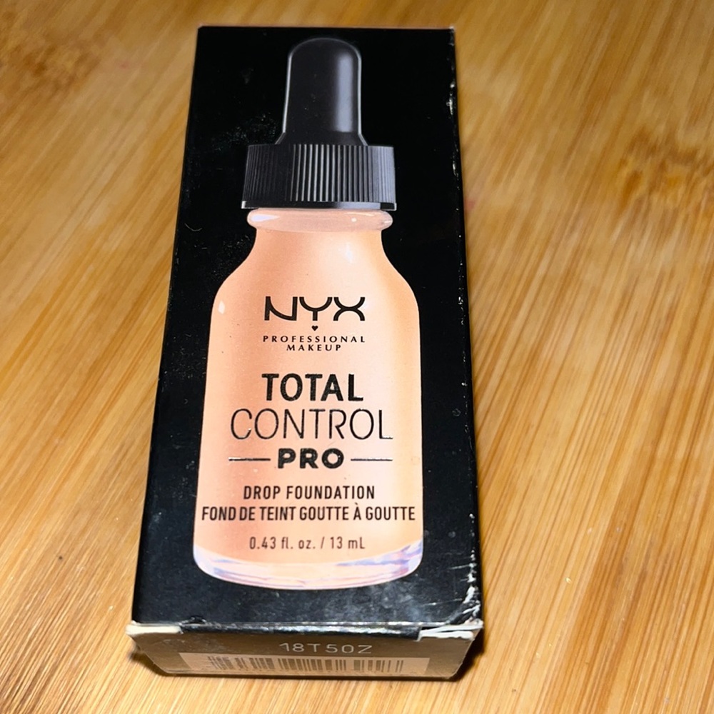 NYX Total Control Pro Drop Foundation NIB